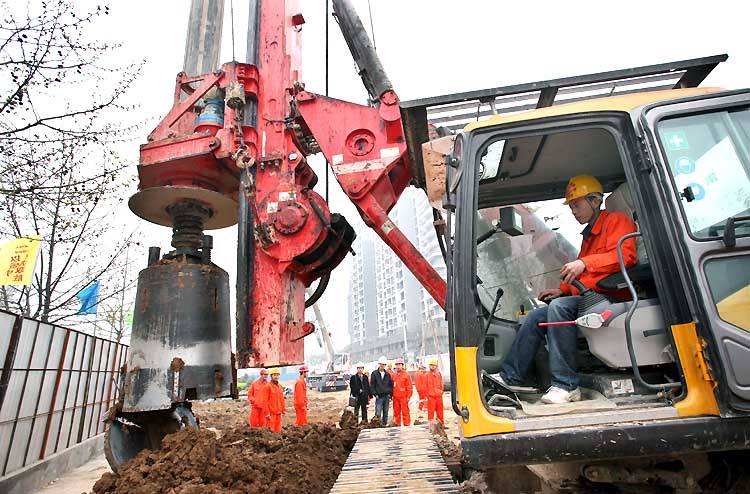 長沙旋挖鉆機租賃地鐵工程施工案例